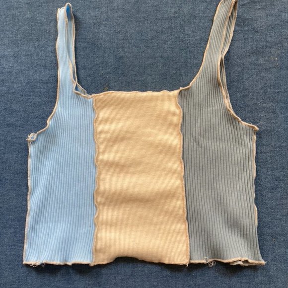 Color Block Ribbed Crop Top - Picture 2 of 3